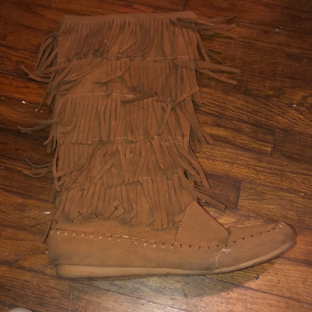 Fringe boot